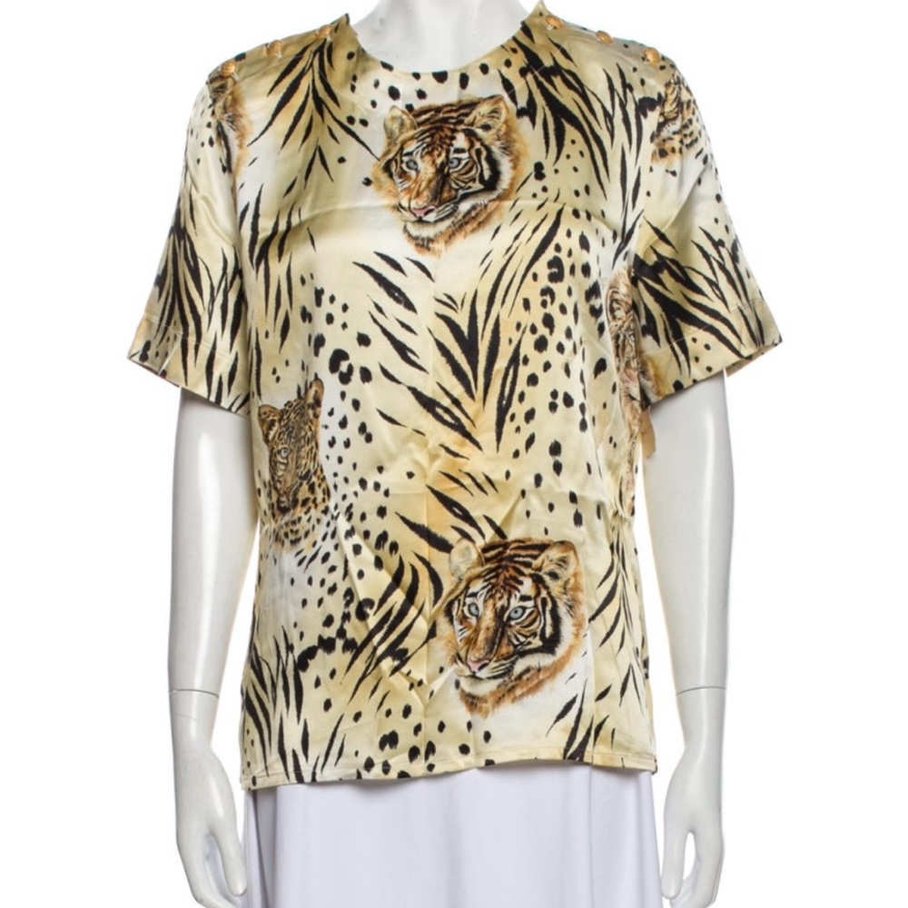 Escada Top 😻 A Must Have For Feline Lovers